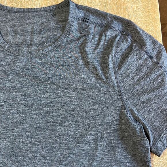 Lululemon performance tee - Picture 2 of 8